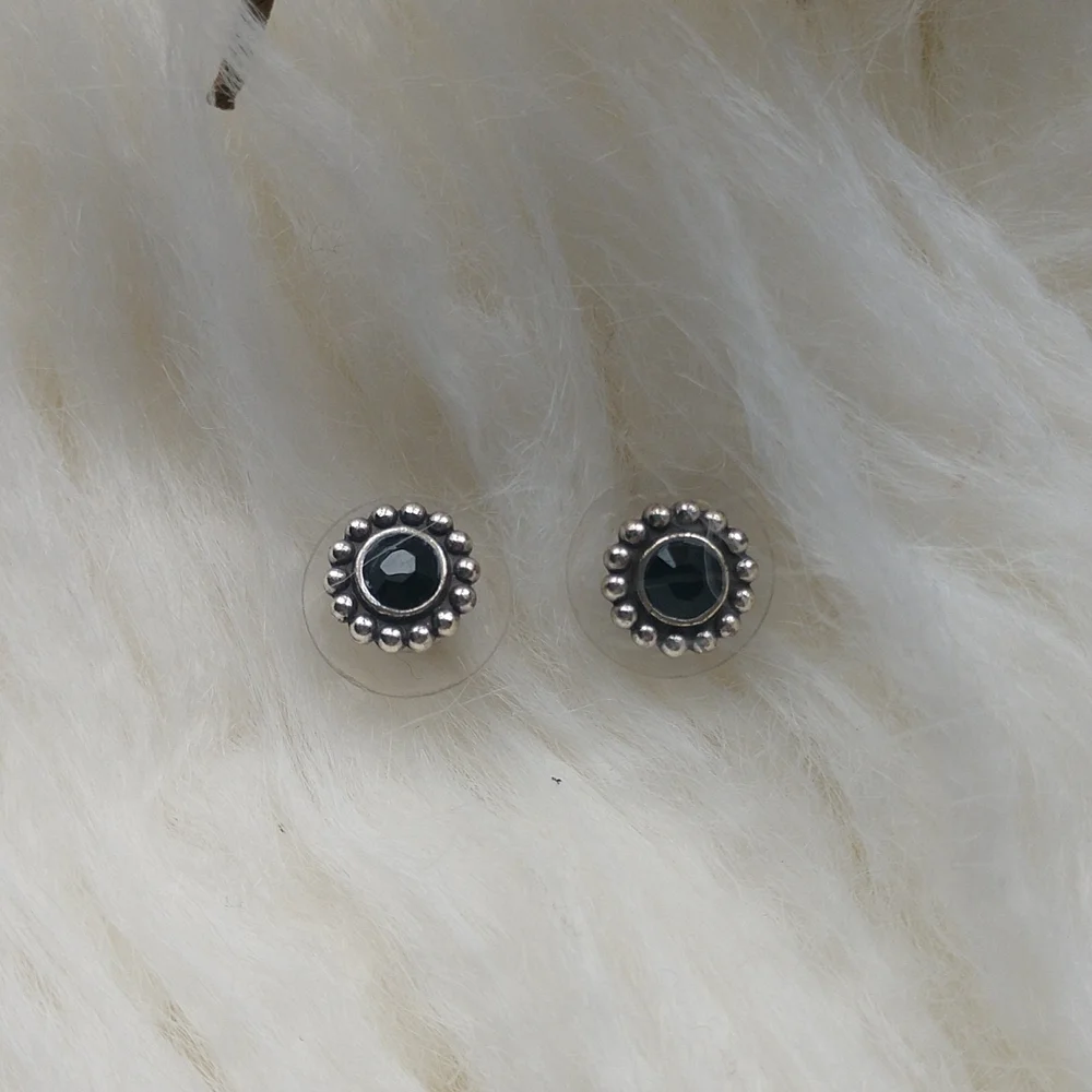 New Brighton Vintage Black and silver Earrings - Picture 4 of 4